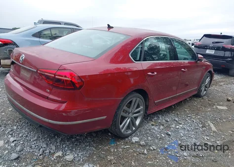 2017 Volkswagen Passat 1.8T R-Line z USA, uszkodzony, nr VIN 1VWDT7A38HC057399